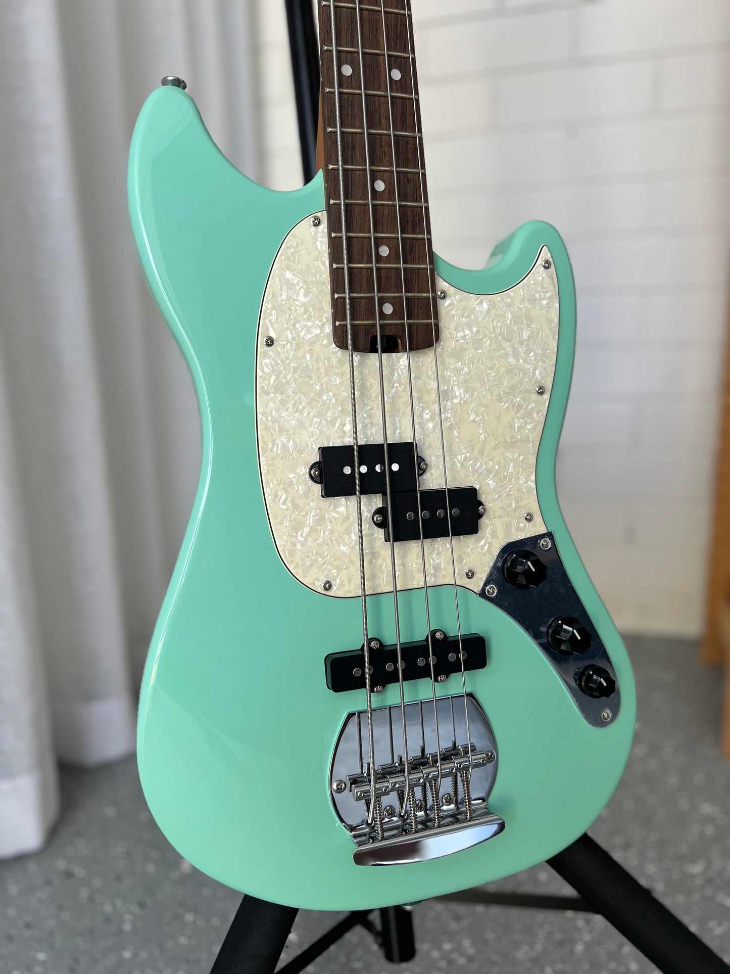 SQOE SJB400 Short Scale Bass Guitar