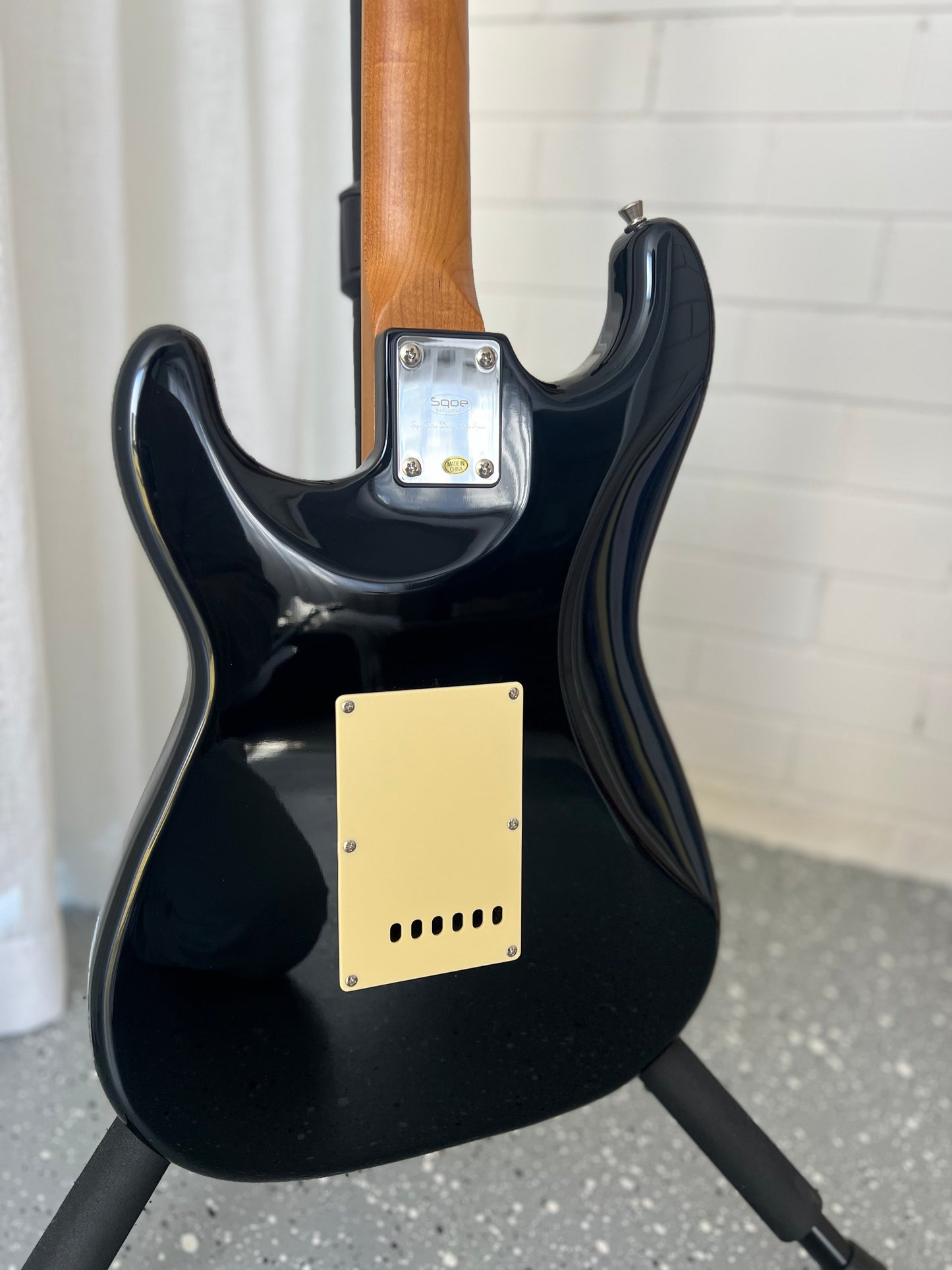 SQOE SEST600 S-Style Electric Guitar with HSS Pickups